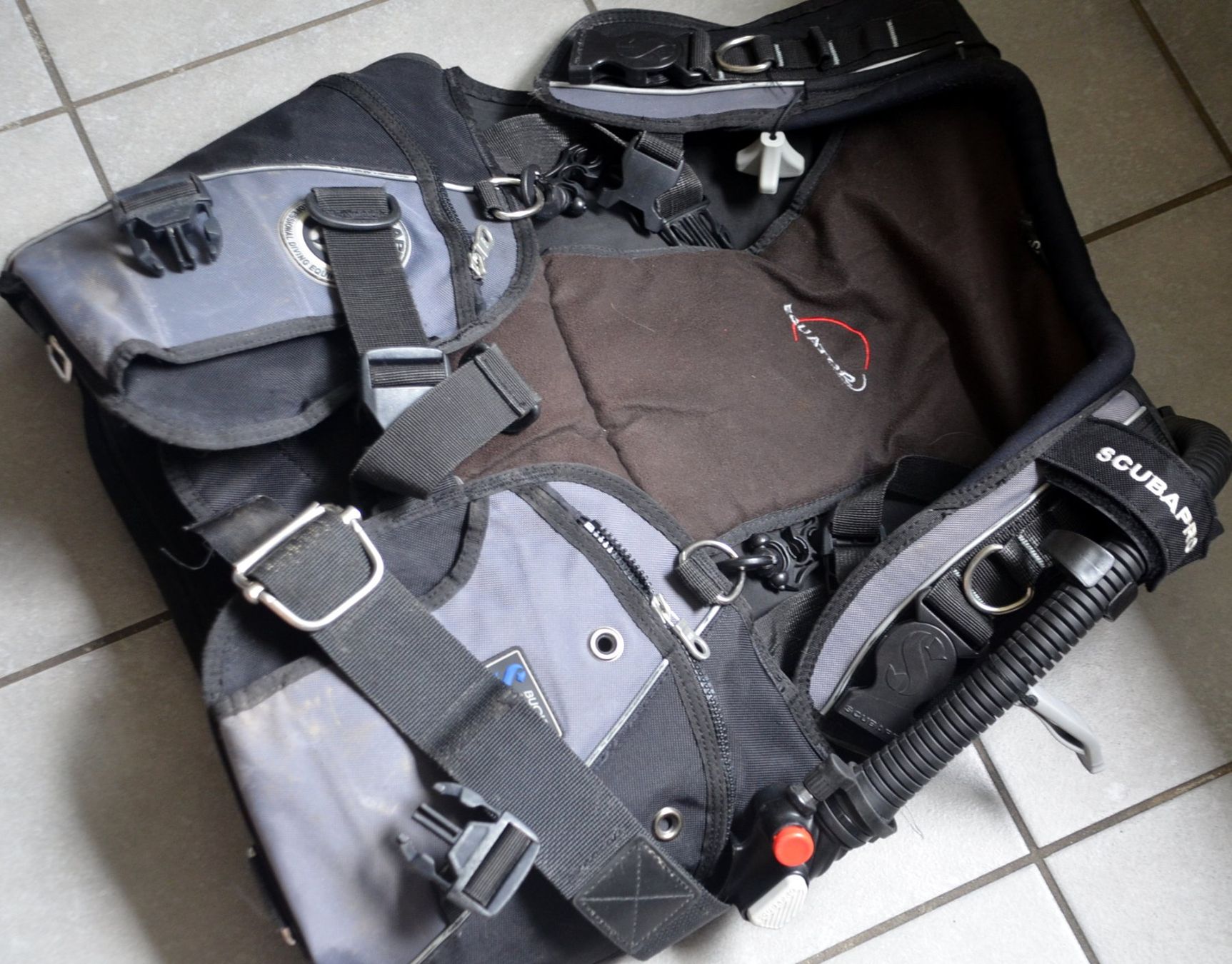 Scubapro Mute per immersioni: Tauchweste - Tarierjacket Scubapro gilet de plongée S/M – Usato da Collonges venduto da arashee 1