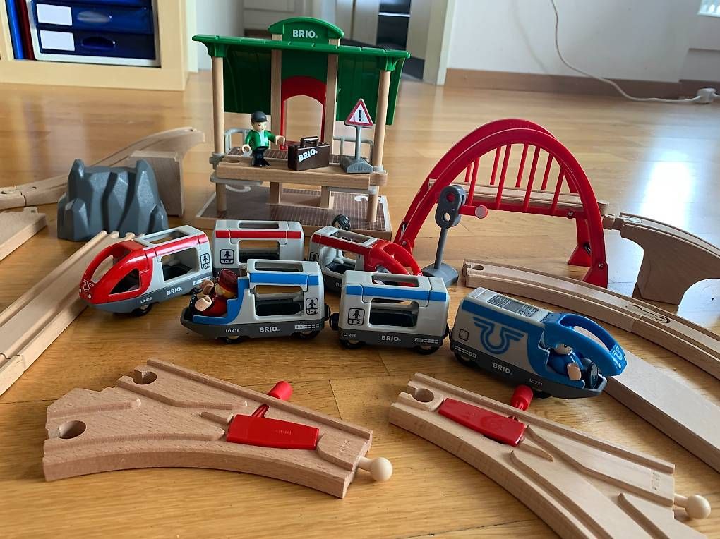 Brio Giocattoli: BRIO Holzeisenbahn – Usato da Zürich venduto da stanidel 1