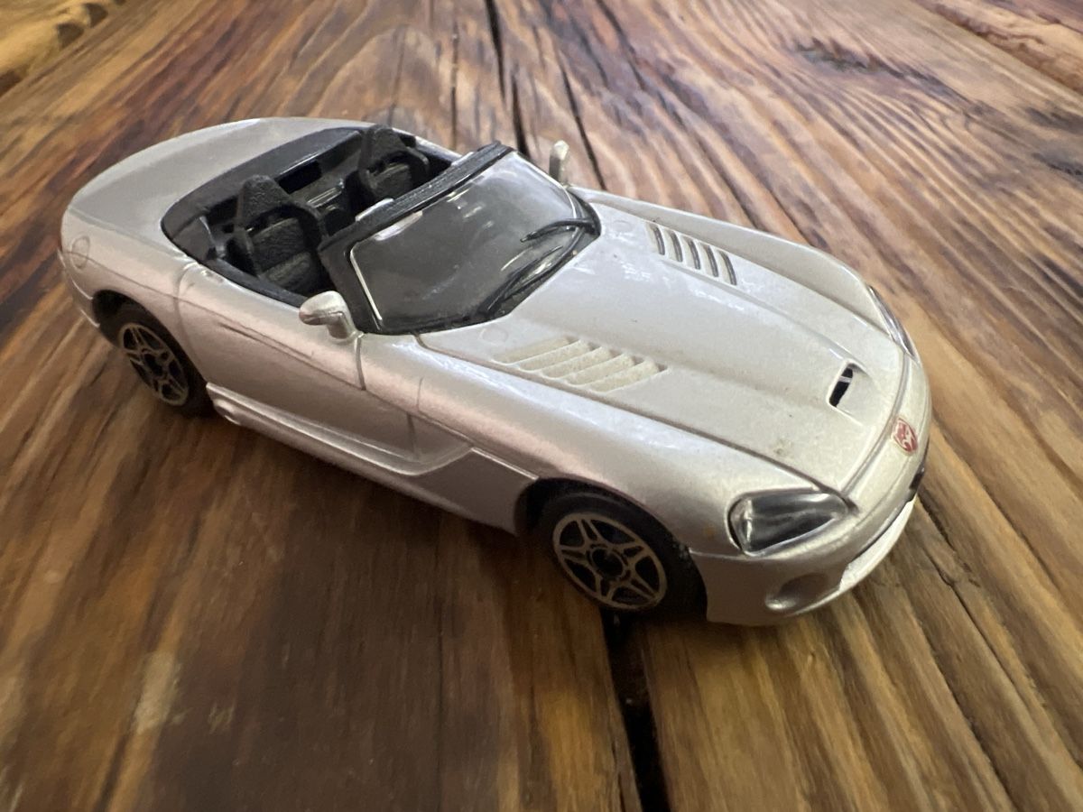 Chevrolet Modellini d'auto: Biete Bburago 1:43 Viper SRT10 Auto-Modell – Usato da Umiken venduto da mar_p7n9