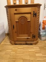 ArvenholzschrankLandhausstil mit Schnitzerei guter Zustand
