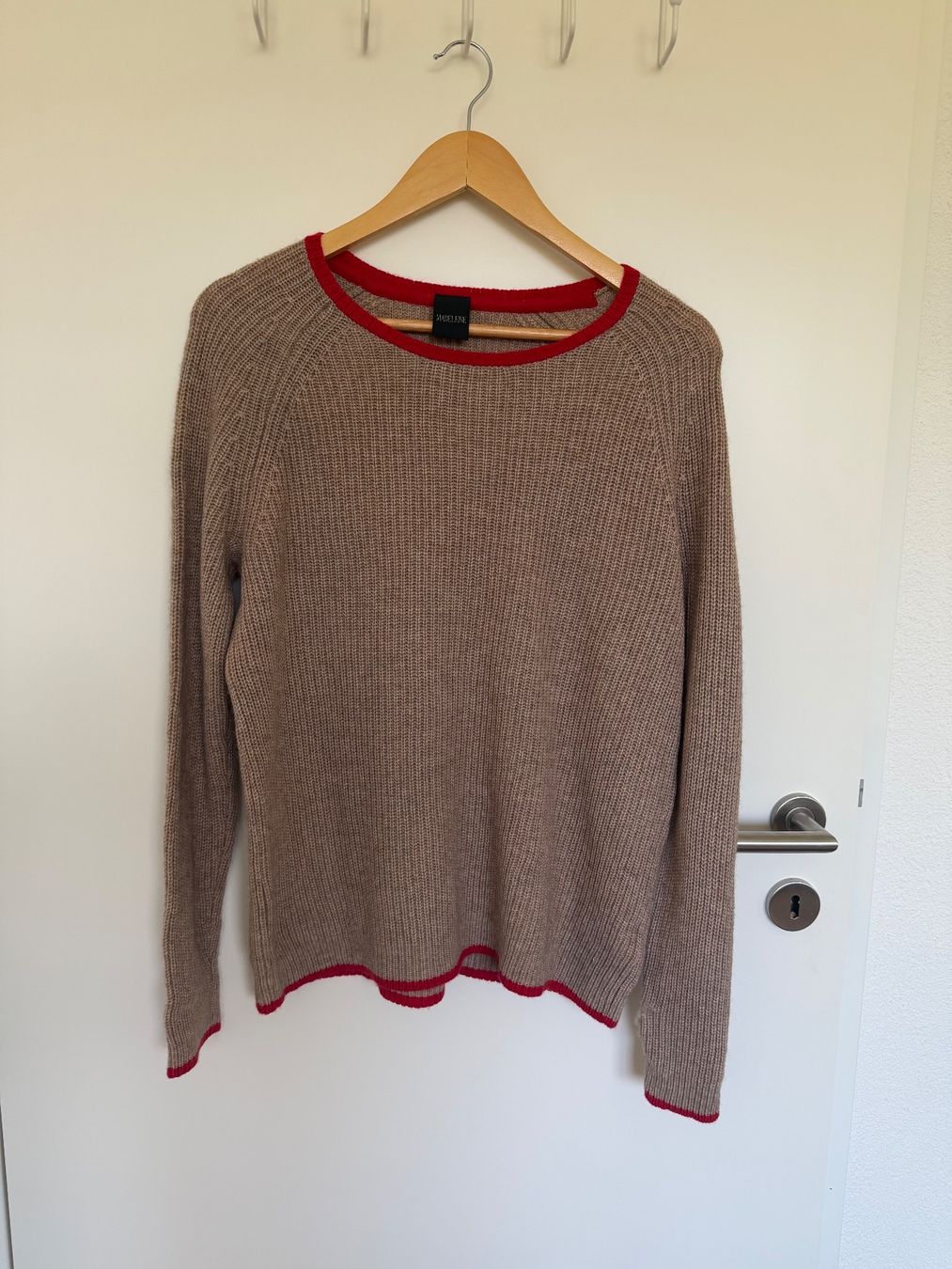 Pullover & Sweatshirts: Kaschmir Pullover Madeleine beige rot – Gebraucht aus Buchs SG von VintageHomeCH