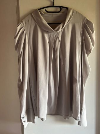 Schicke Seidenbluse, Gr. 40, hellgrau - Top Zustand!