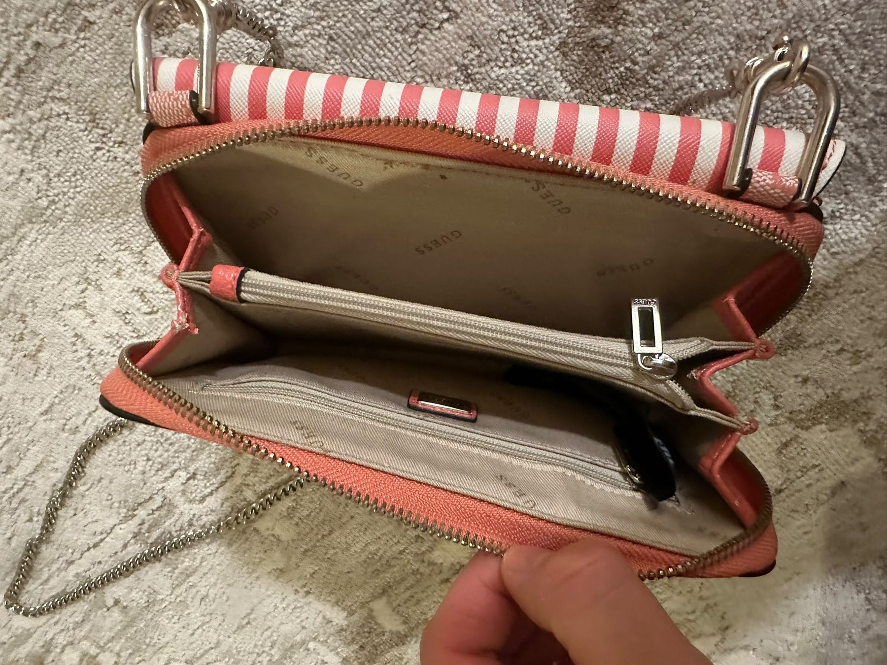 Guess Borse da donna: guess umhängetasche – Usato da Rickenbach b. Wil venduto da jupiter123 2