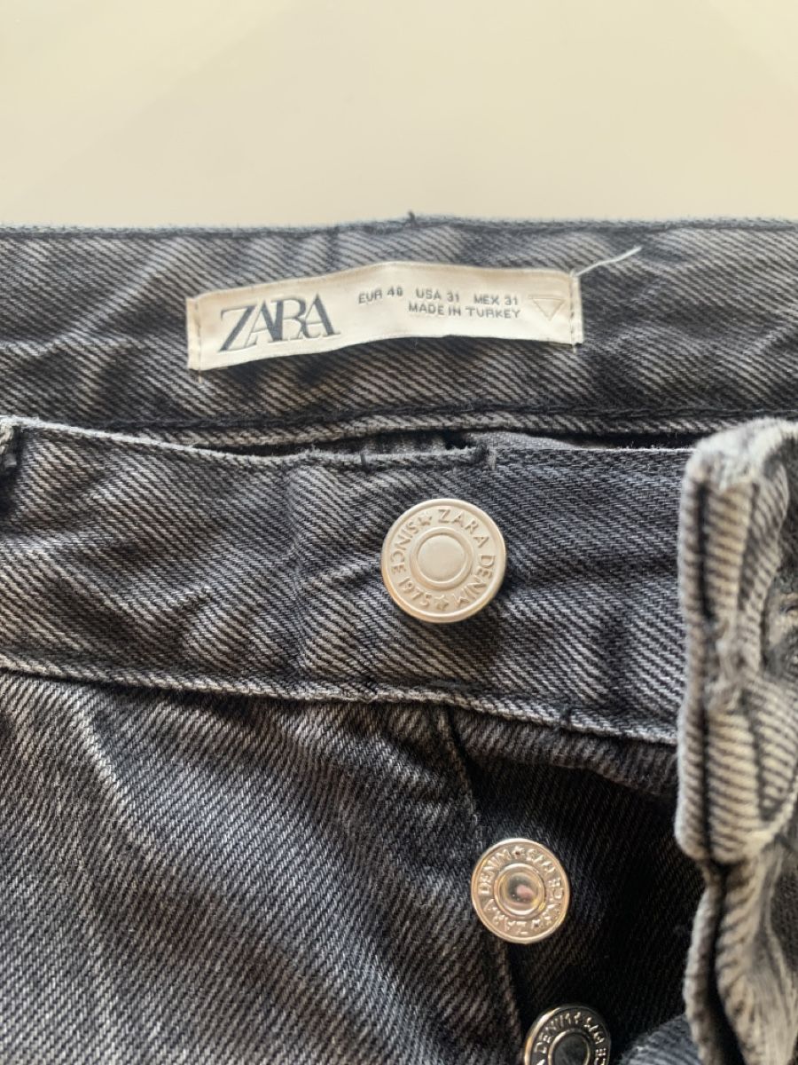 Jeans: Zara Jeans gray – Usato da Chexbres venduto da doe_xns6 1