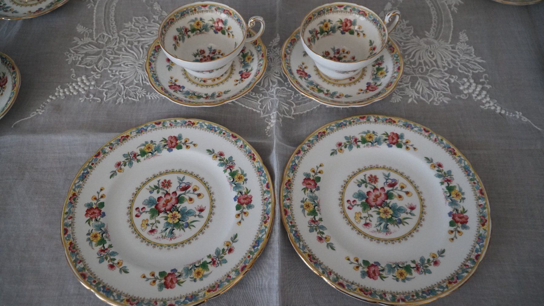 Set di piatti: Kaffe/Teeset Ming Rose Goldrand 38 Teile – Usato da Bern venduto da Antikbatik 3