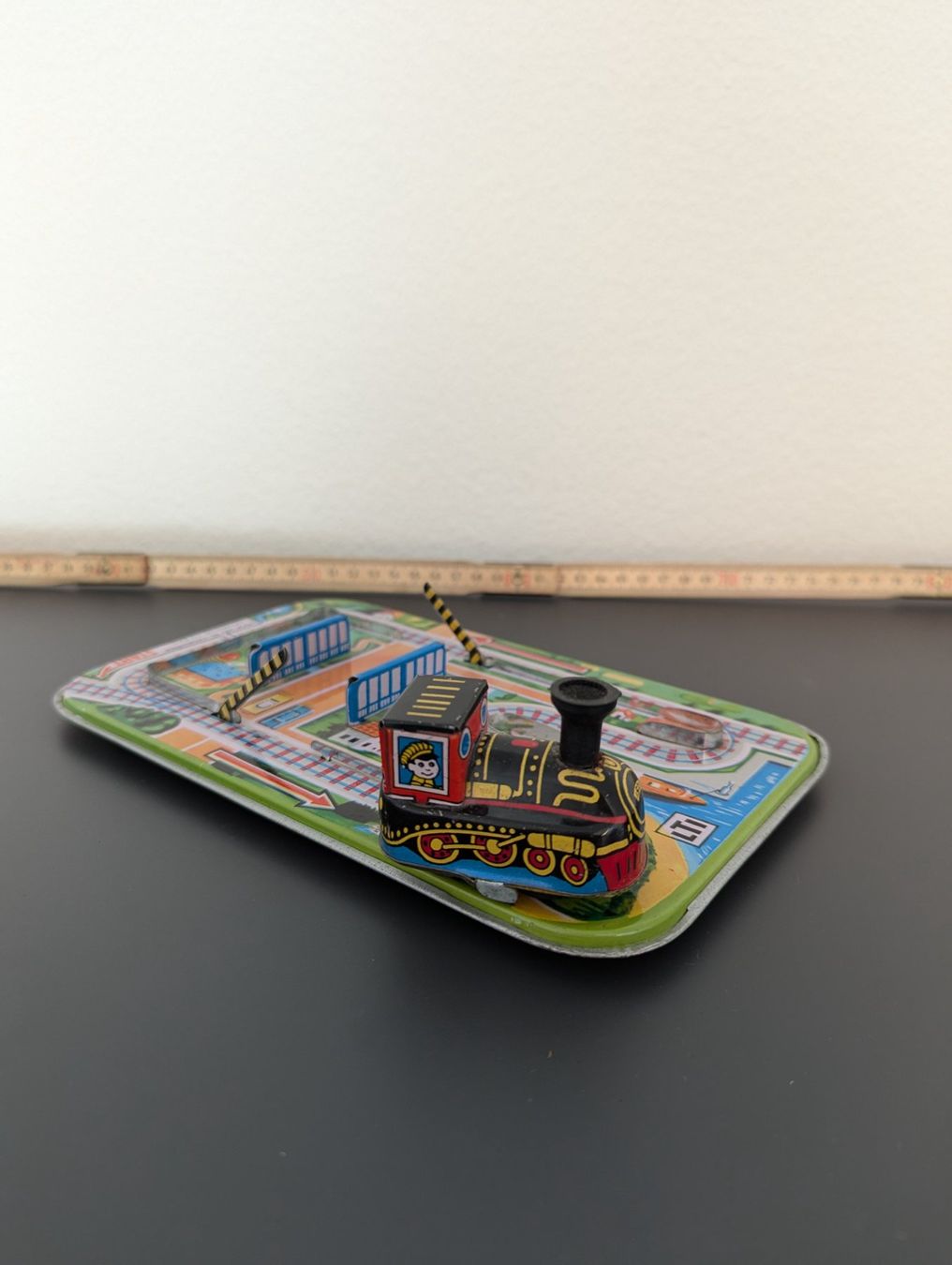 Spielzeuge: Blechspielzeug Zug MAGIC CROSS ROAD – Gebraucht aus Horw von dreavw