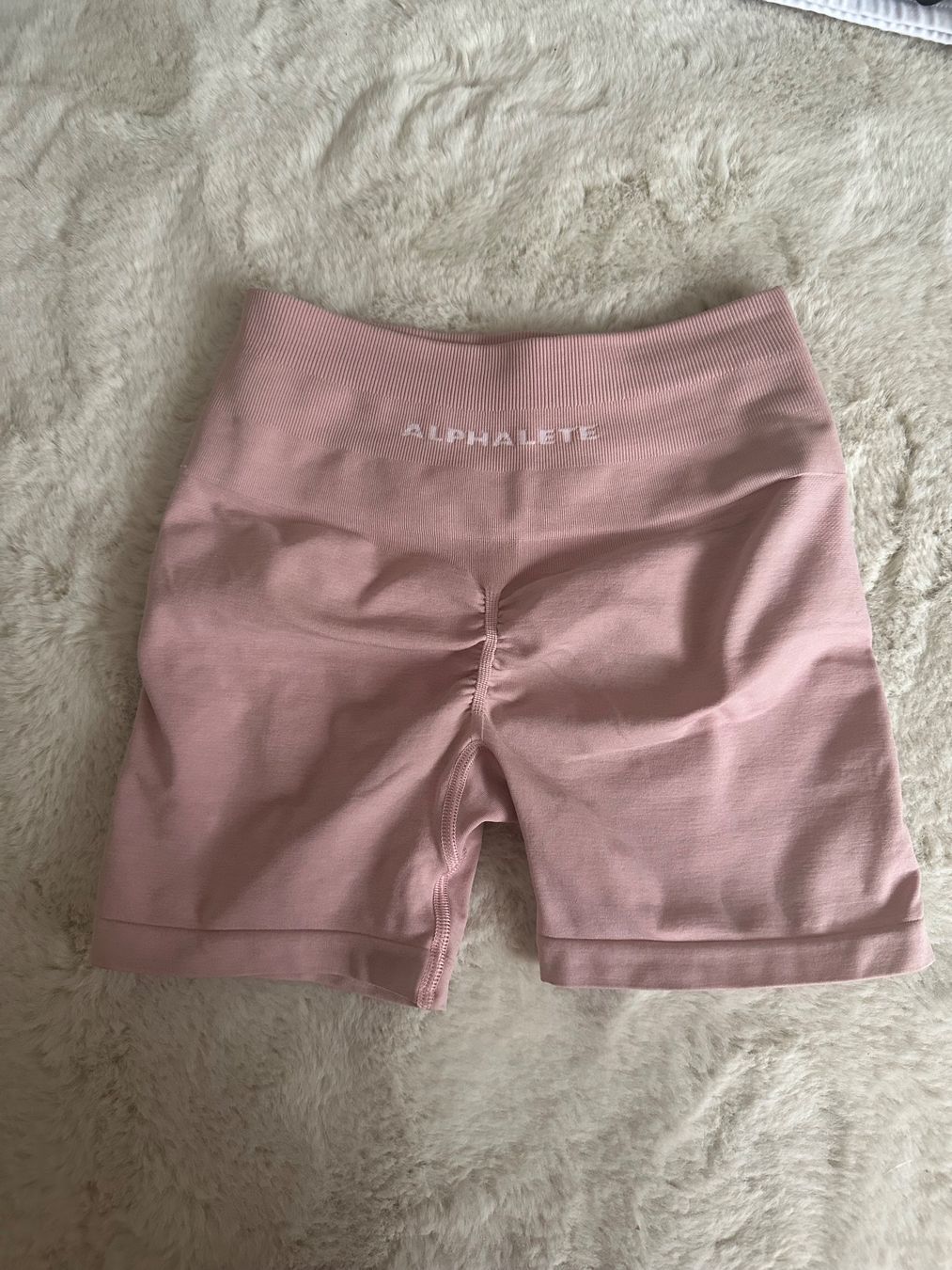Alphalete Leggings: Alphalete shorts – Nuovo (secondo la descrizione) da Konolfingen venduto da gle_nbf9 2