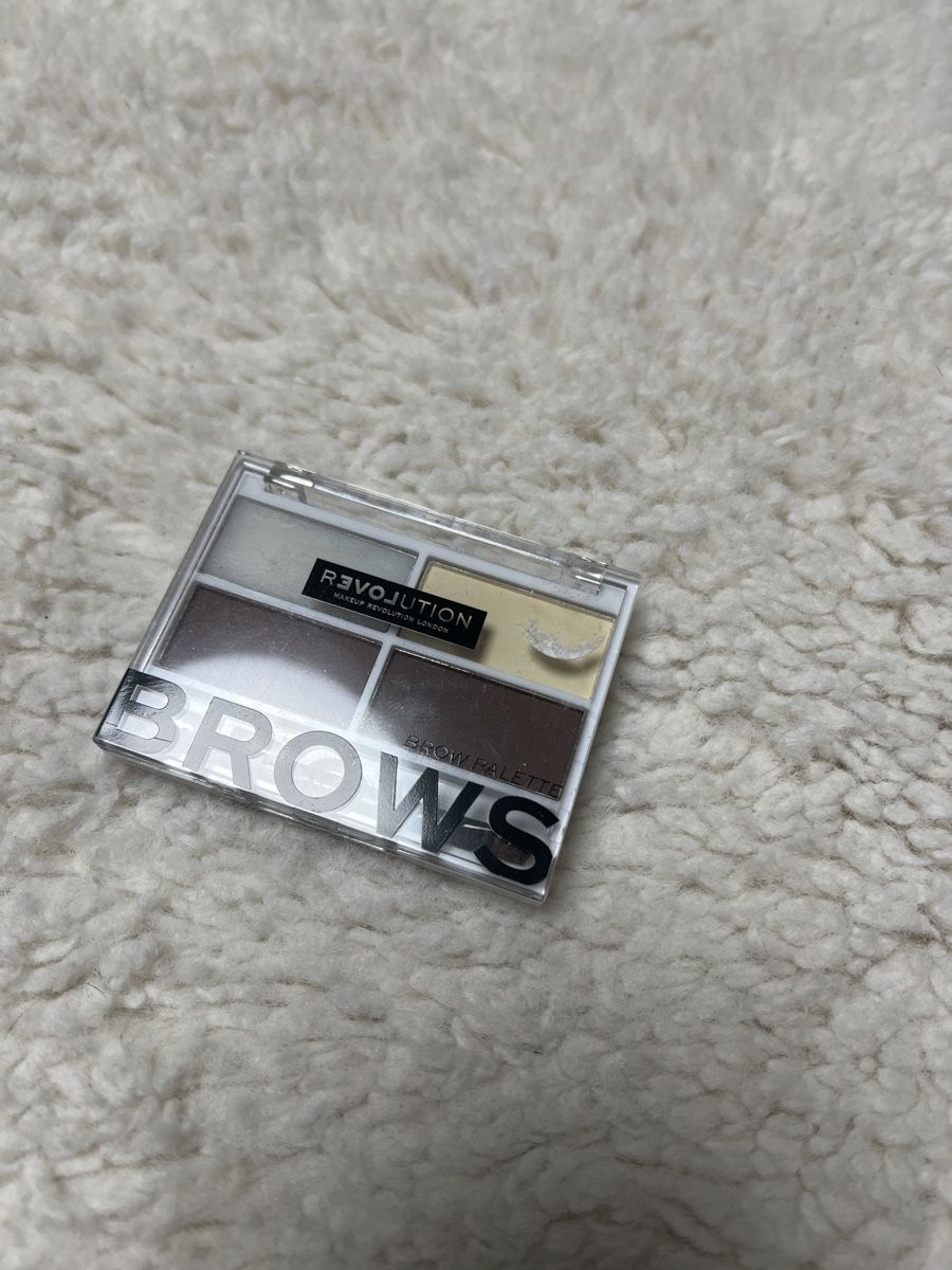 Make-up: Palette sourcils Revolution - teinte foncée – Nuovo e nell'imballaggio originale da Chenens venduto da anasantos90