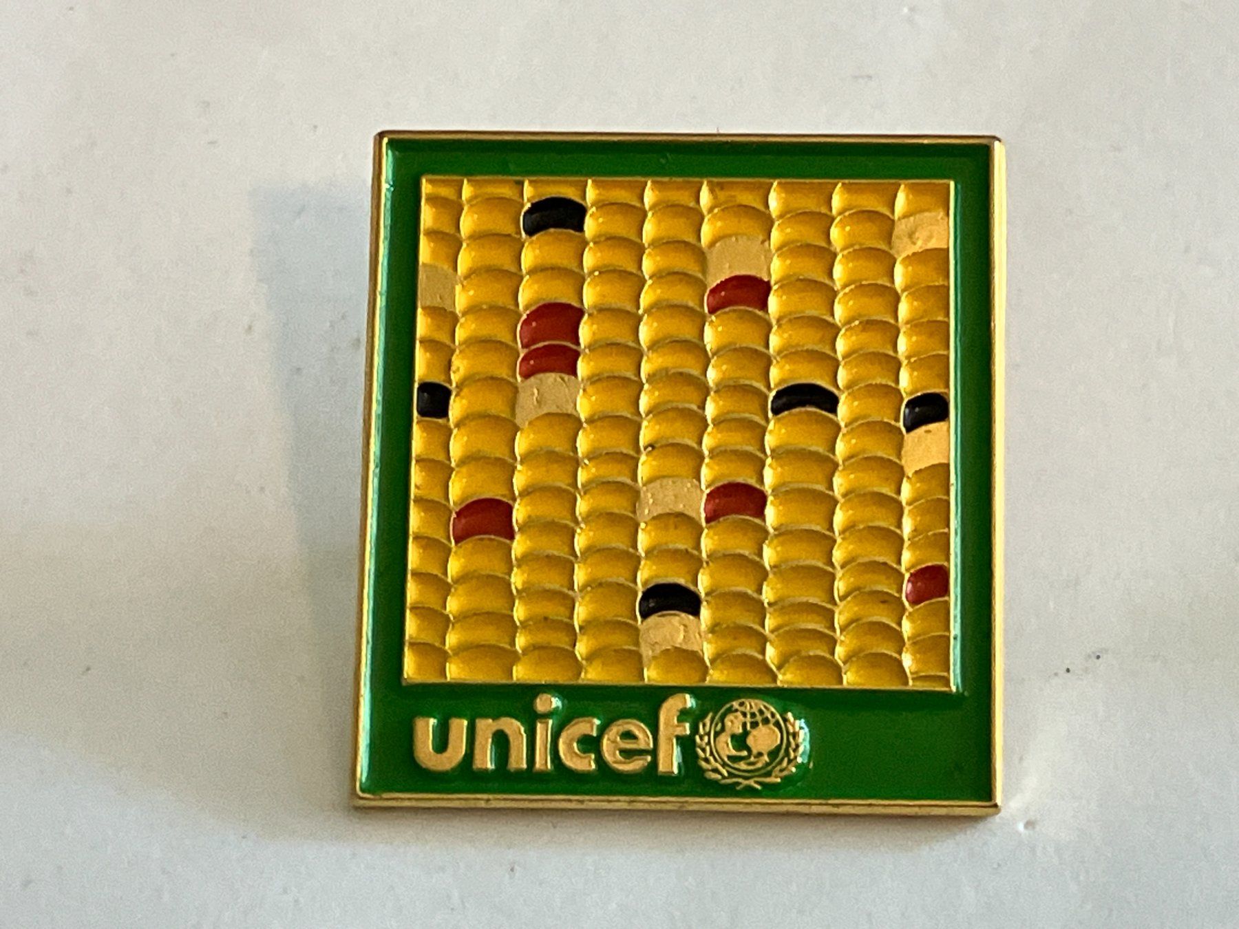 Placchette & Badge: 1 Pin Unicef – Usato da Basel venduto da djwwpp