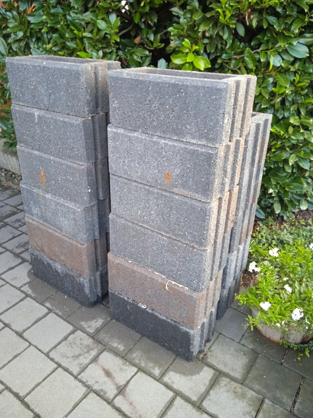 Pierres & tuiles: Kann Gartenmauer Normalstein Anthrazit – D'occasion à Rothrist par MaSa82 1