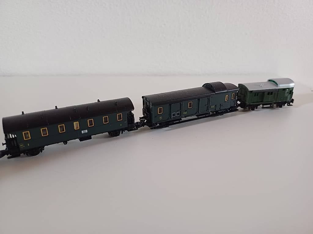 Modellini di ferrovie: Märklin Spur Z Lock mit Wagen – Usato da Lützelflüh-Goldb venduto da Samoth71 4