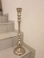 Edler silberfarbener Kerzenständer