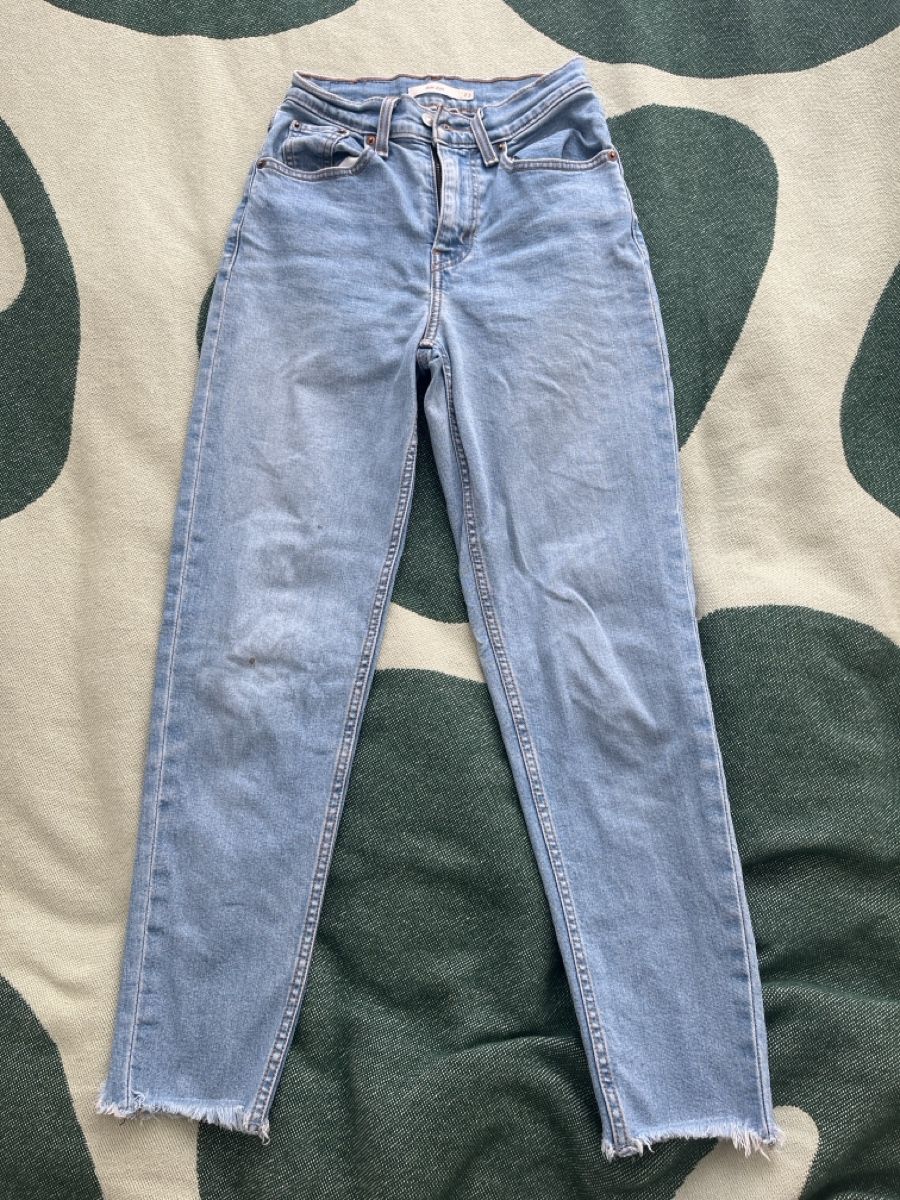 Levi's Jeans: Levi's Mom Jeans, Grösse 23, Hellblau – Usato da Andwil SG venduto da sas_m9tn