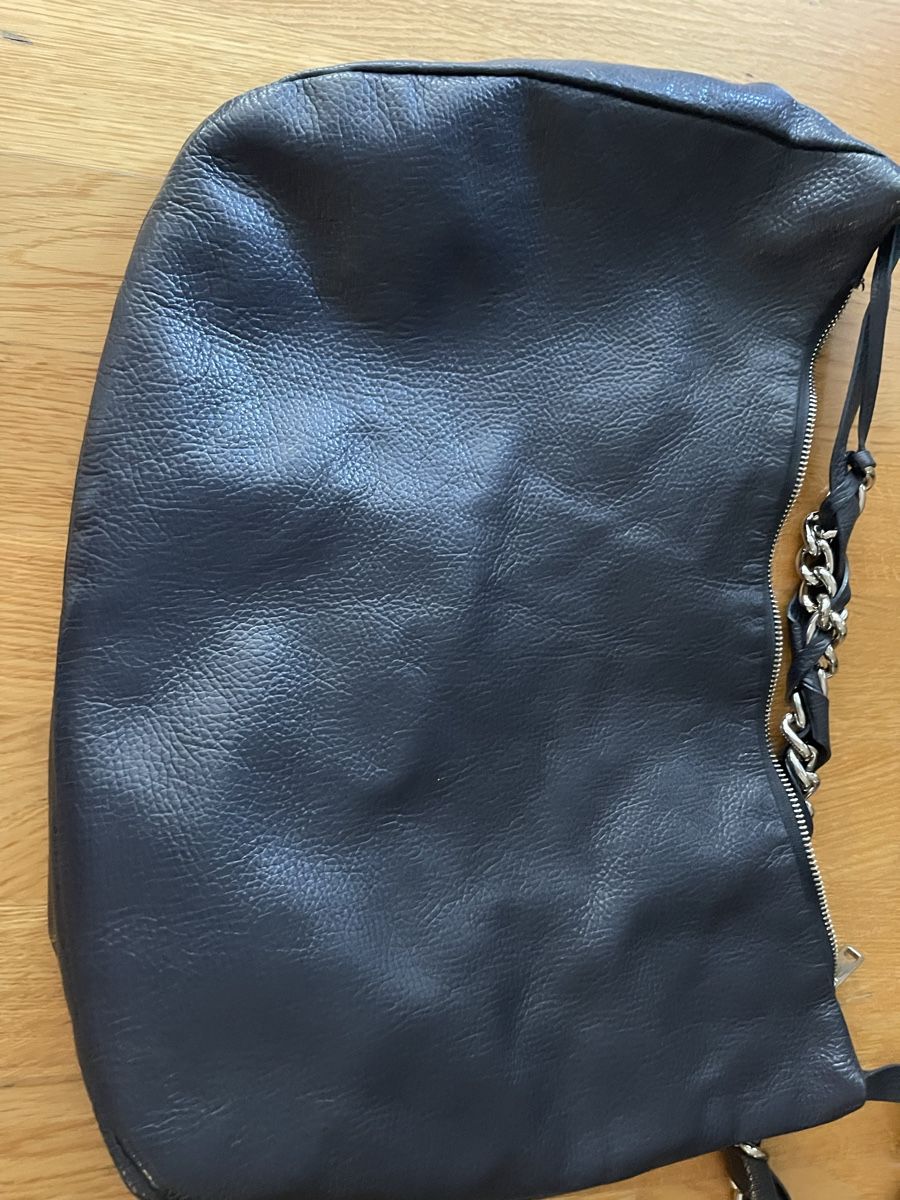 Borse da donna: Tasche/ Schwarze Ledertasche mit silberner Kette – Usato da Rüschlikon venduto da Lajniii 7