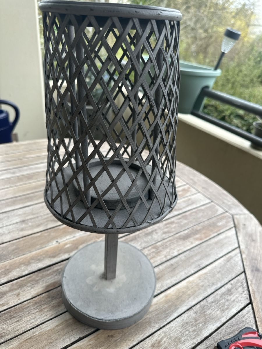 Tutte le decorazioni: Grey Metal Garden Candle Holder - Rustic Style! – Usato da Zürich venduto da mhm_6rhw