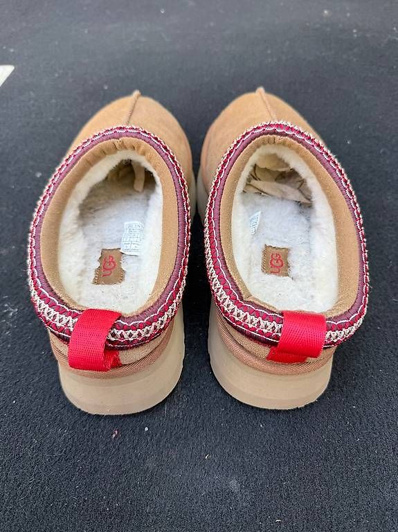 Ugg Scarpe da donna: UGG Tazz Gr.40 – Usato da Zürich venduto da bil_s7tp 1