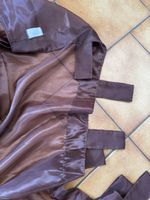 Un voilage satiné brun Maman