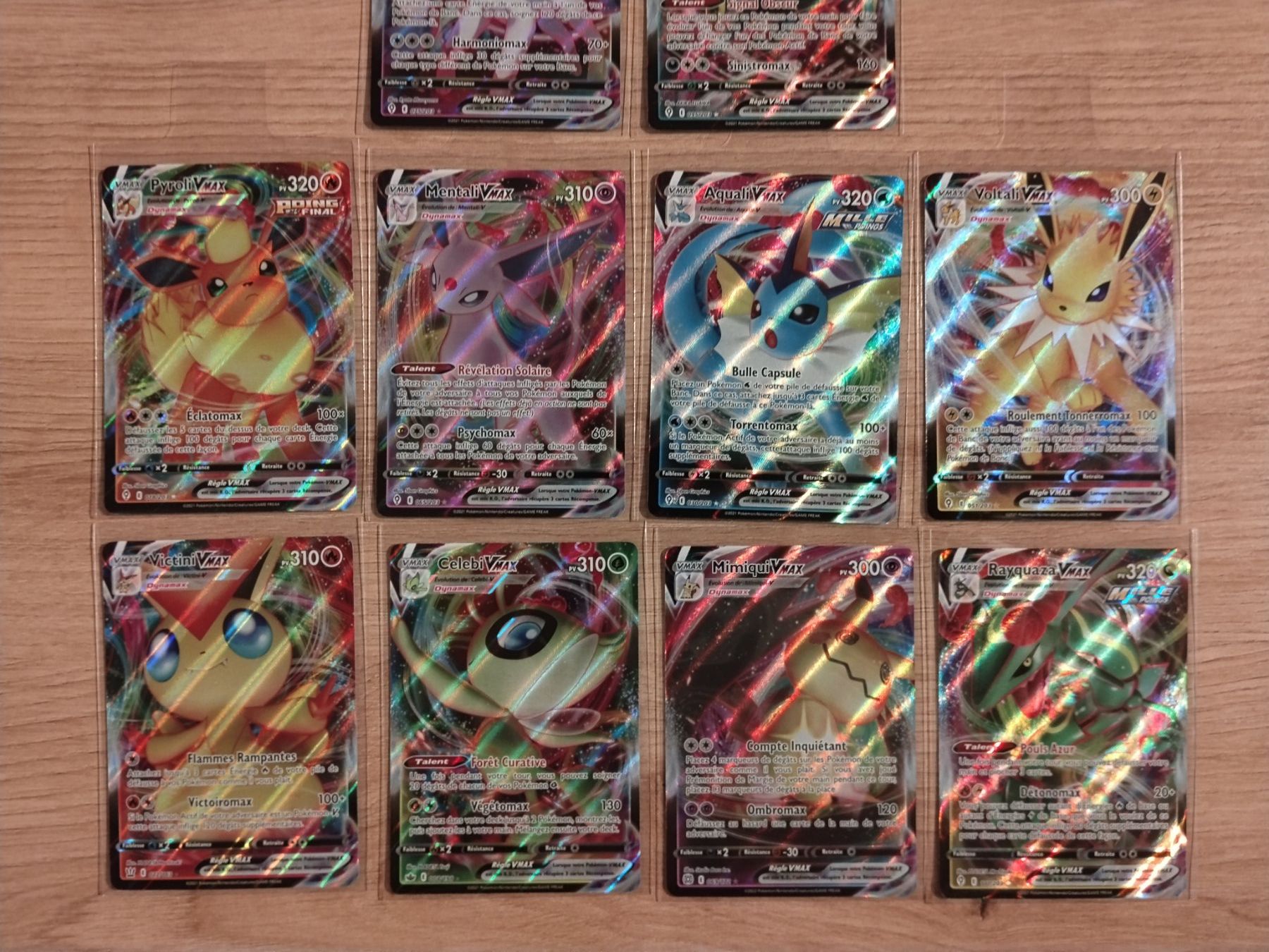 Pokémon Carte collezionabili: Pokémon Evolution Céleste: lot de 10 cartes Vmax FR – Usato da Palézieux-Village venduto da oufoux08 2