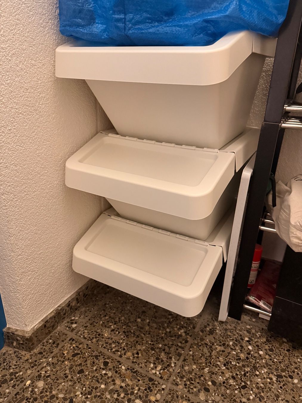 Ikea Contenitori & Simili: IKEA Sortera - Sortierbehälter mit Deckel, beige, 37 l – Nuovo (secondo la descrizione) da Urtenen-Schönbühl venduto da Tomilio88