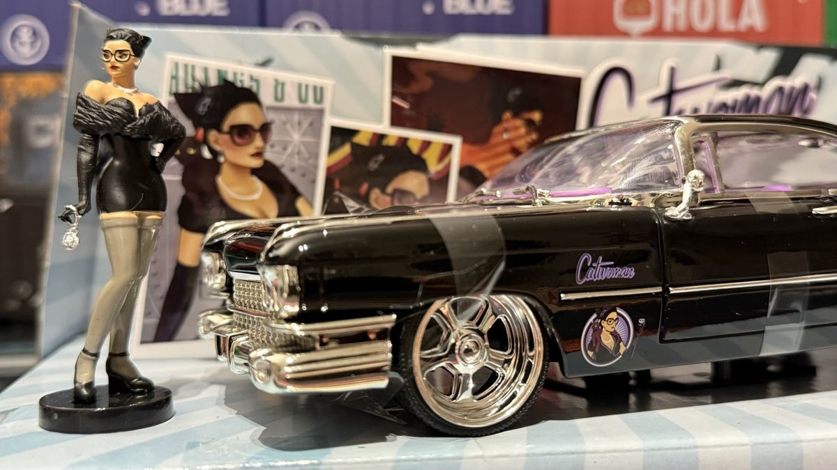 Modellautos: DC Comics Bombshells Catwoman & 1959 Cadillac – Gebraucht aus Basel von Zomeg 3
