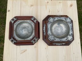 2 schöne alte Aschenbecher aus Holz mit Zinnschalen