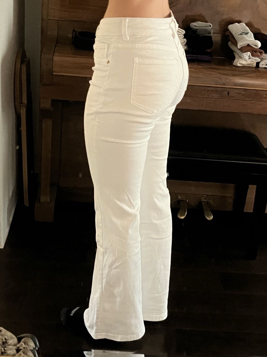 H&M Jeans: Schöne weisse flared Jeans – Neuf (Voir description) à Unterentfelden par ame_tf2n 1