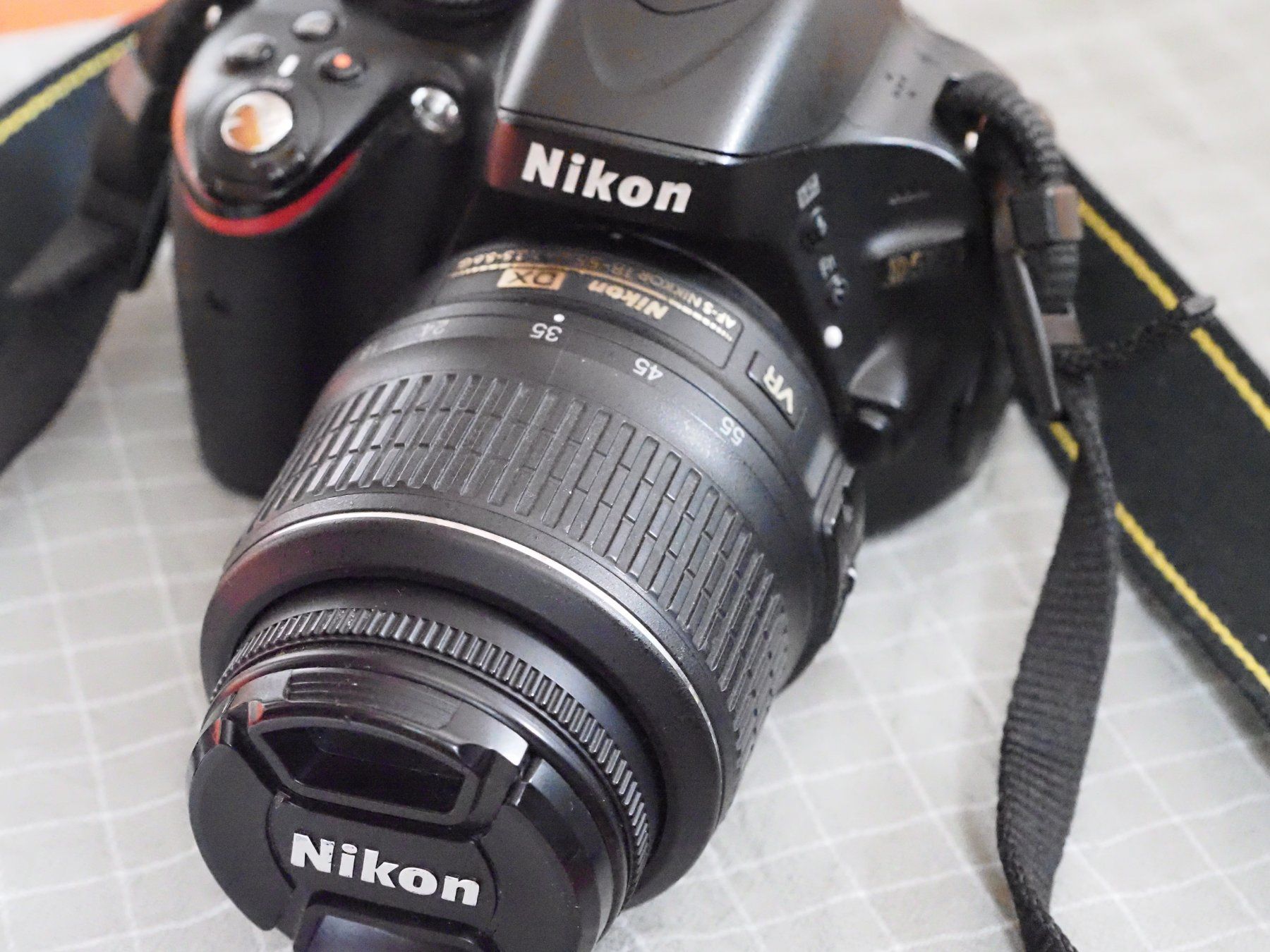 Nikon Fotocamera: Nikon Kamera D5100 mit passenden Bücher – Usato da Landschlacht venduto da Ekkesir 1