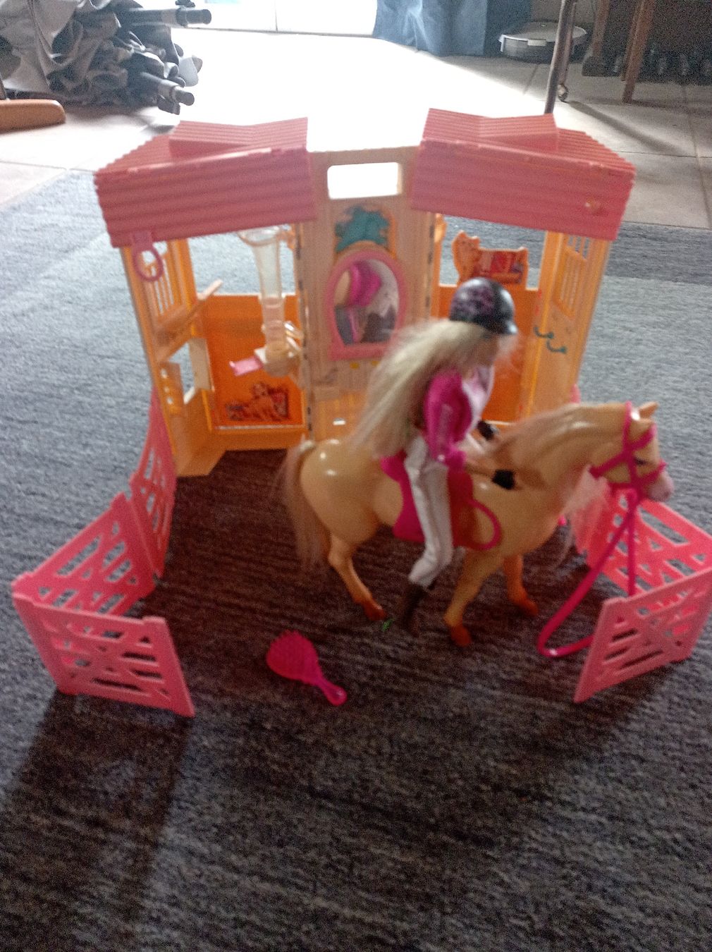 Bambole: Barbie mit Pferd und Pferdebox – Usato da Romanshorn venduto da lobpreis01 3