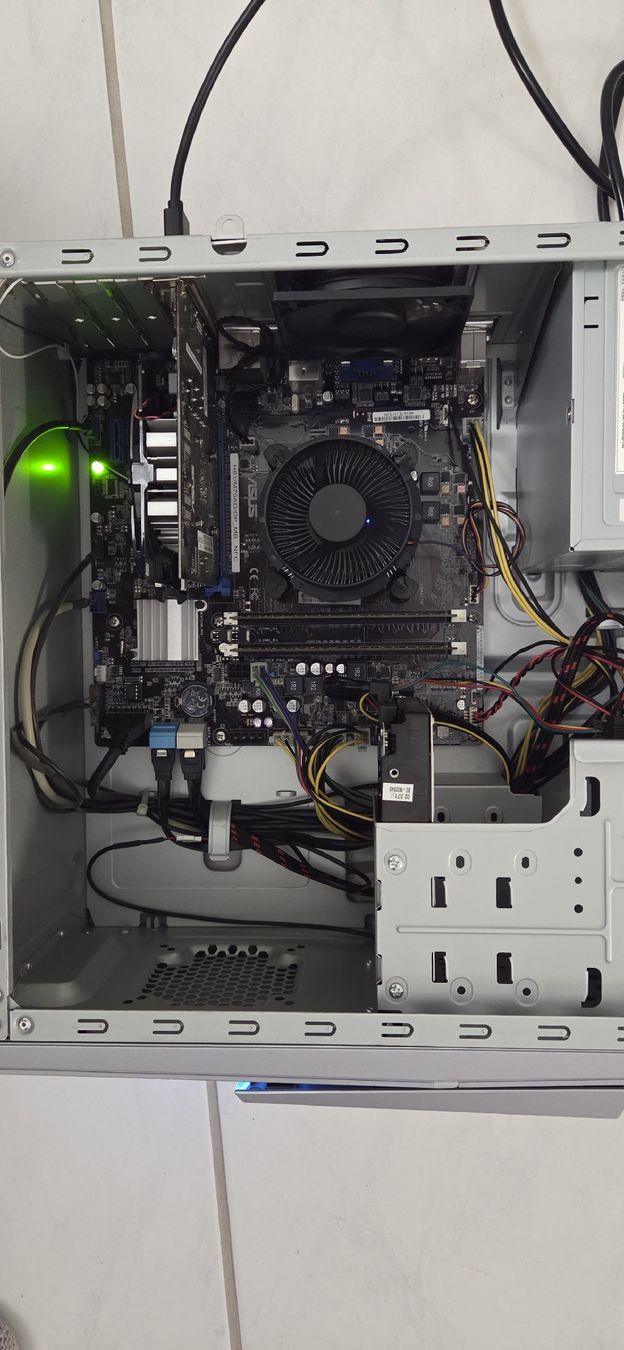 Asus PCs: Desktop PC - NFC, Wireless Charging – D'occasion à Zürich par DinuC 2