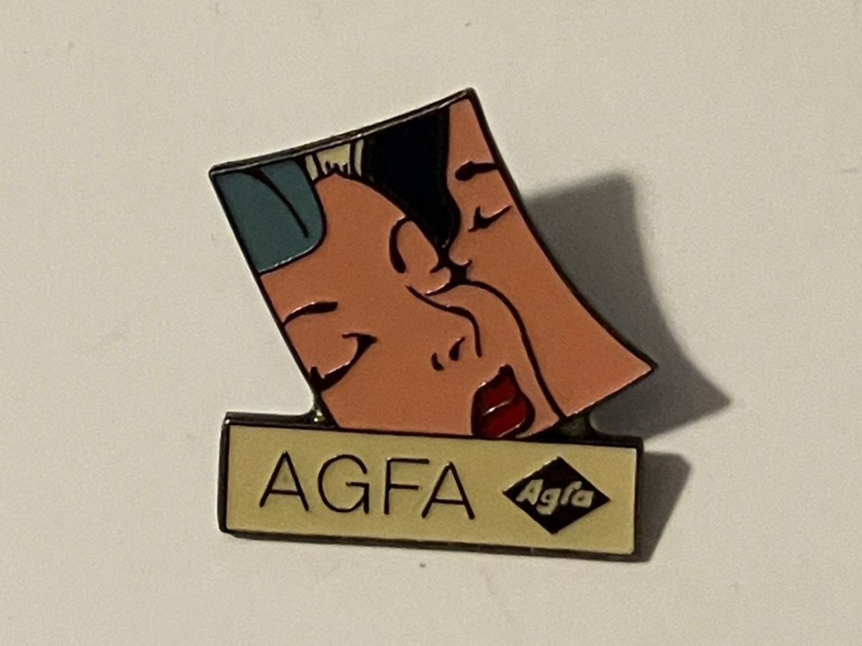 Plaketten & Abzeichen: 1 Pin AGFA – Gebraucht aus Basel von djwwpp