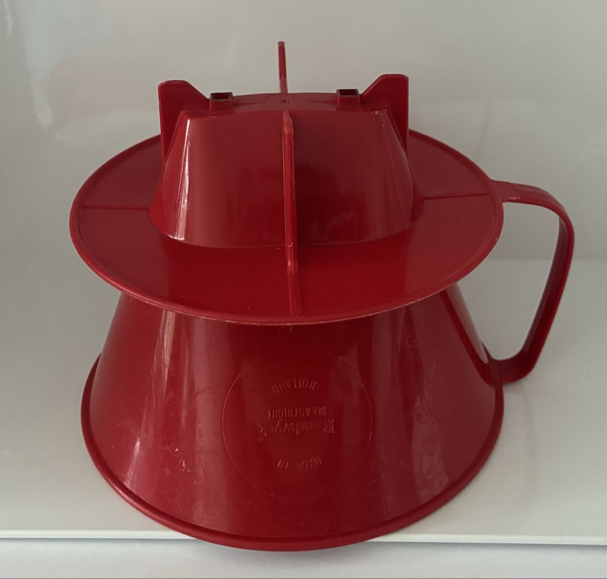 Altro per la casa: Coffee filter holder red plastic – Usato da Basel venduto da cat_sq5m 1