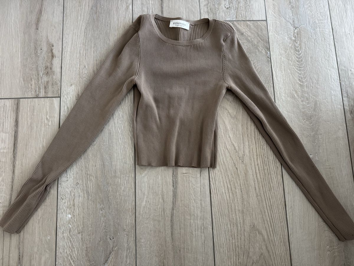Pulls & Sweat-shirts: Pullover rückenfrei hellbraun – D'occasion à Frick par van_75yb