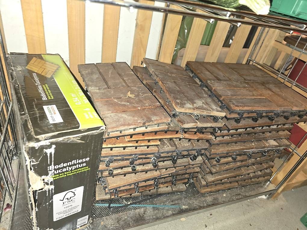 Rivestimenti per pavimenti: 150 Eukalyptus-Bodenfliesen / Klickfliesen – Usato da rorschacherberg venduto da claudio0212 1