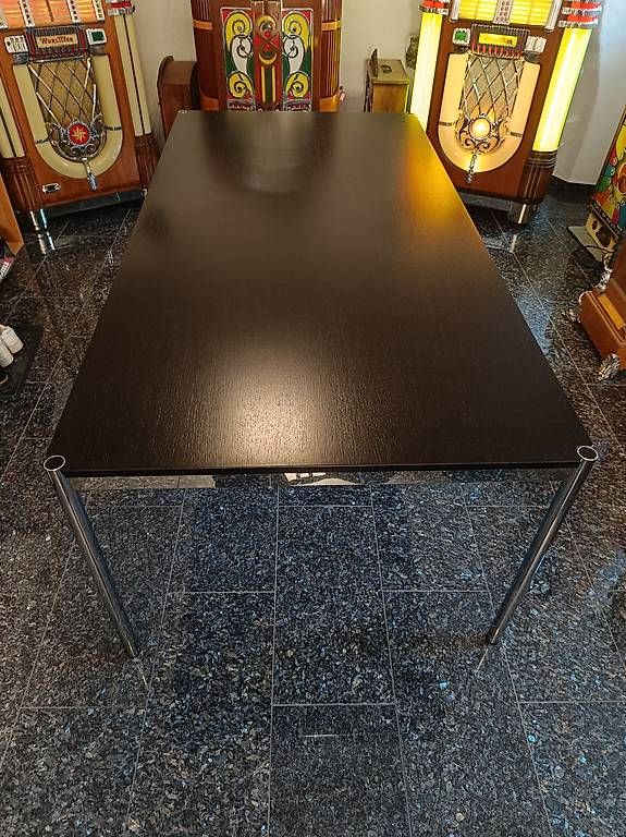 USM Tavoli: Grosser USM Tisch – Usato da Weite venduto da Sculpture 1