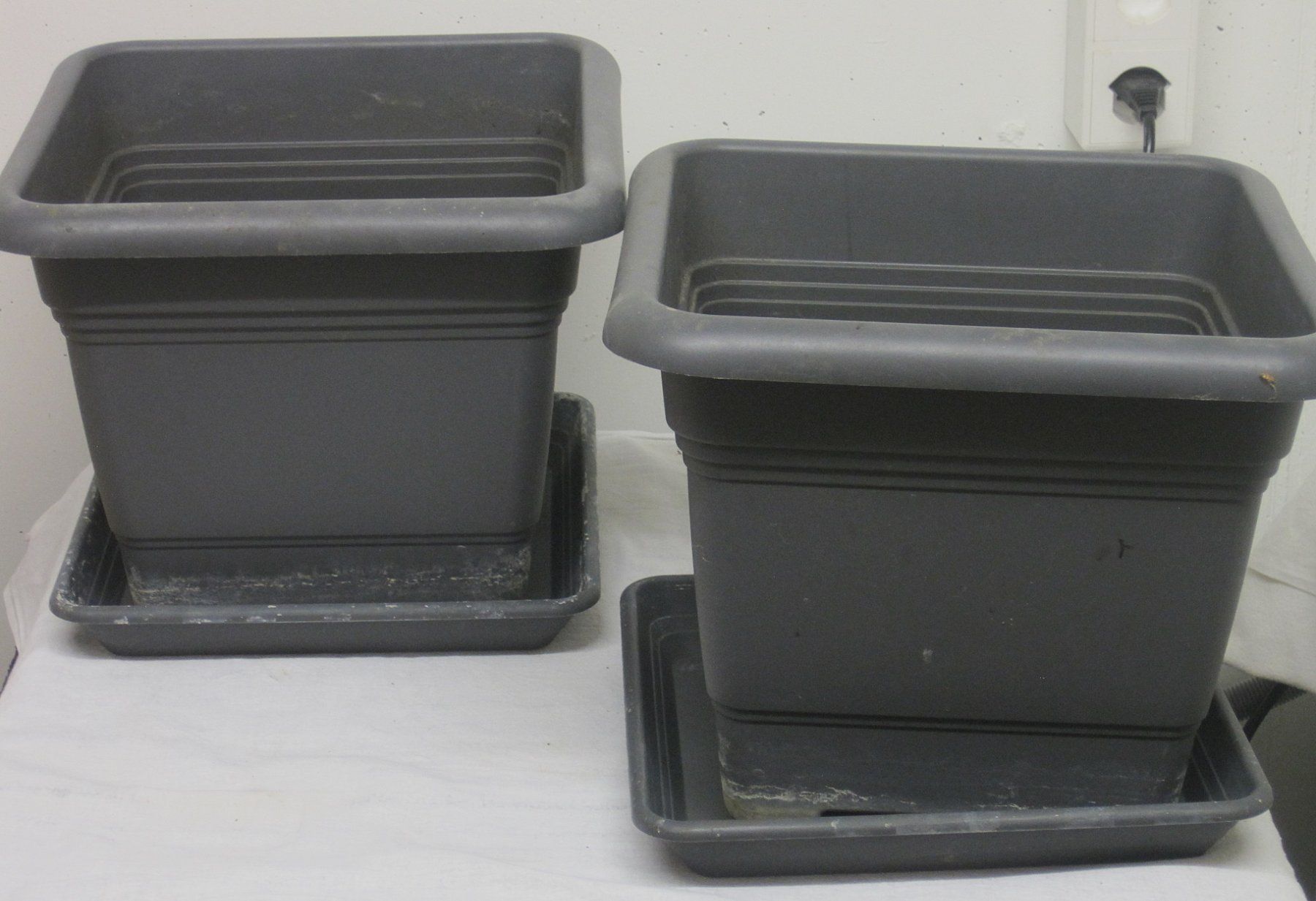 Vasi per fiori: 4x Pflanzencontainer Geli  Anthrazit inkl. Untersetzer – Usato da Rickenbach Sulz venduto da Sodeli23 6
