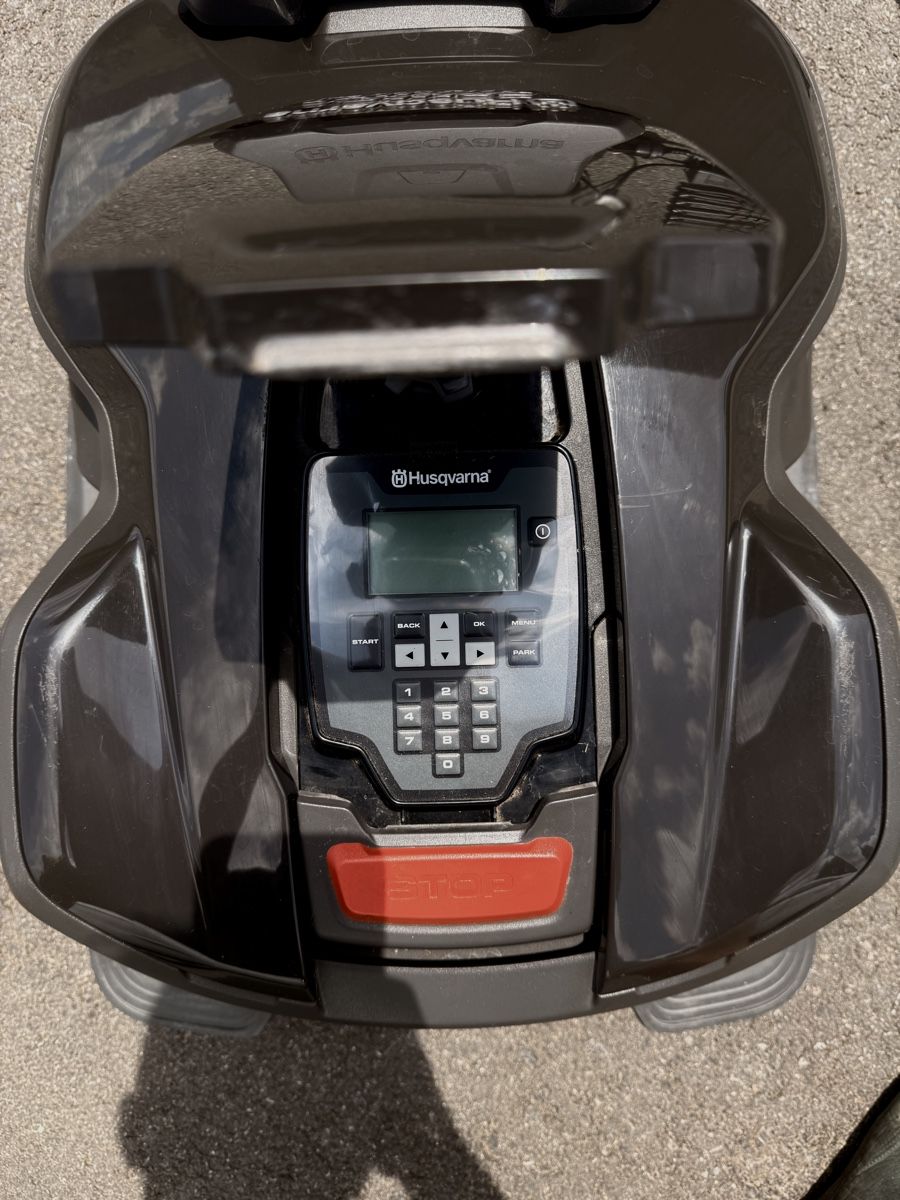 Husqvarna Tondeuses à gazon: Husqvarna Automower 305 – D'occasion à Oberwil i. S. par PilotM 2