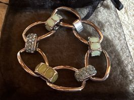 Hübsches Armband mit grünen Steinen, ungetragen!