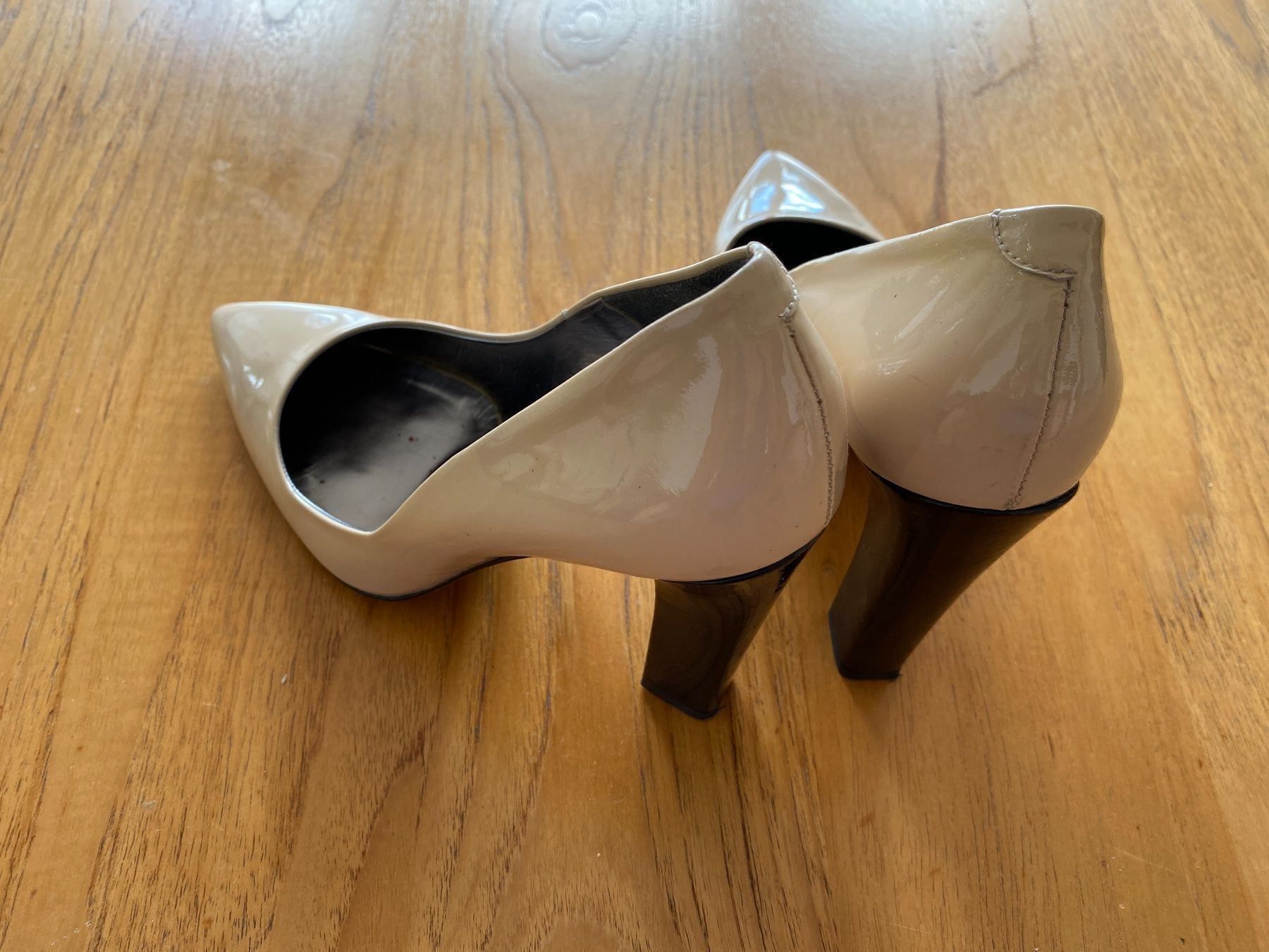 Damenschuhe: Gino Rossi Pumps in beige – Gebraucht aus Zürich von Grothschild 8
