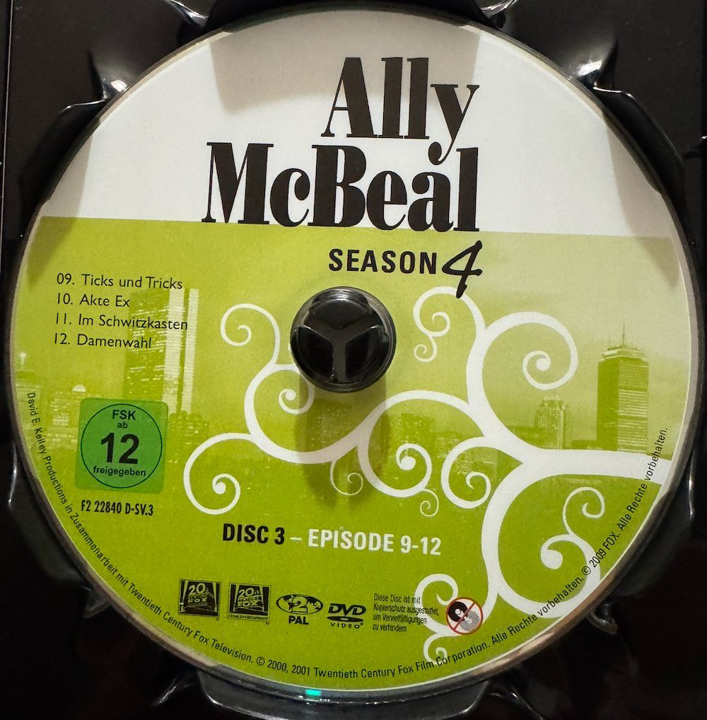 Tutti i DVDs: 6 DVDs  ALLY McBEAL - SEASON 4 – Usato da Wisen venduto da gigisna 3