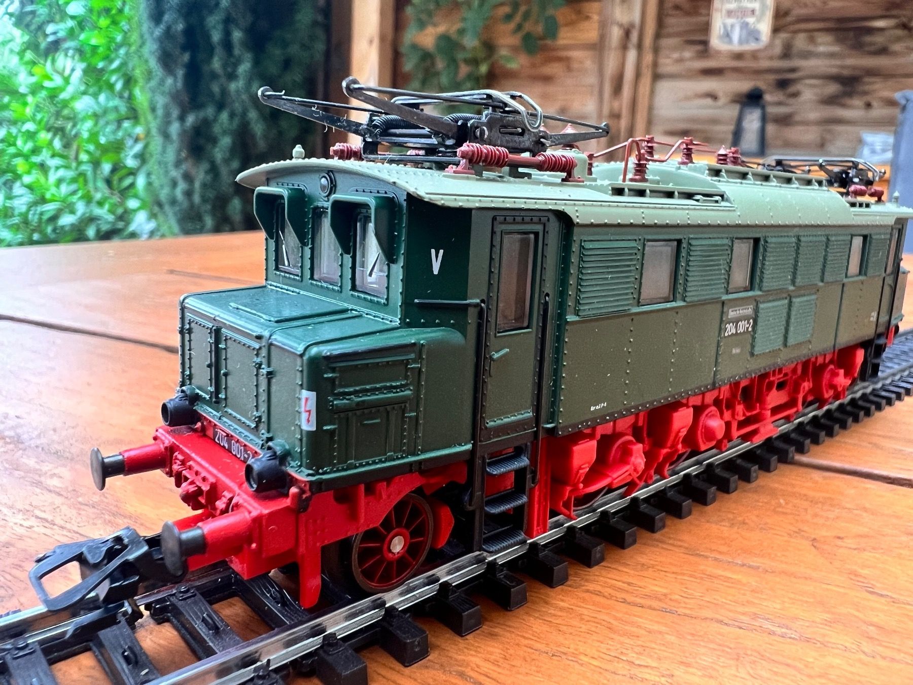 Märklin Modellini di ferrovie: DR-E-Lok BR E 204  Märklin 3449 H0 – Nuovo e nell'imballaggio originale da Gelterkinden venduto da Railroader 1