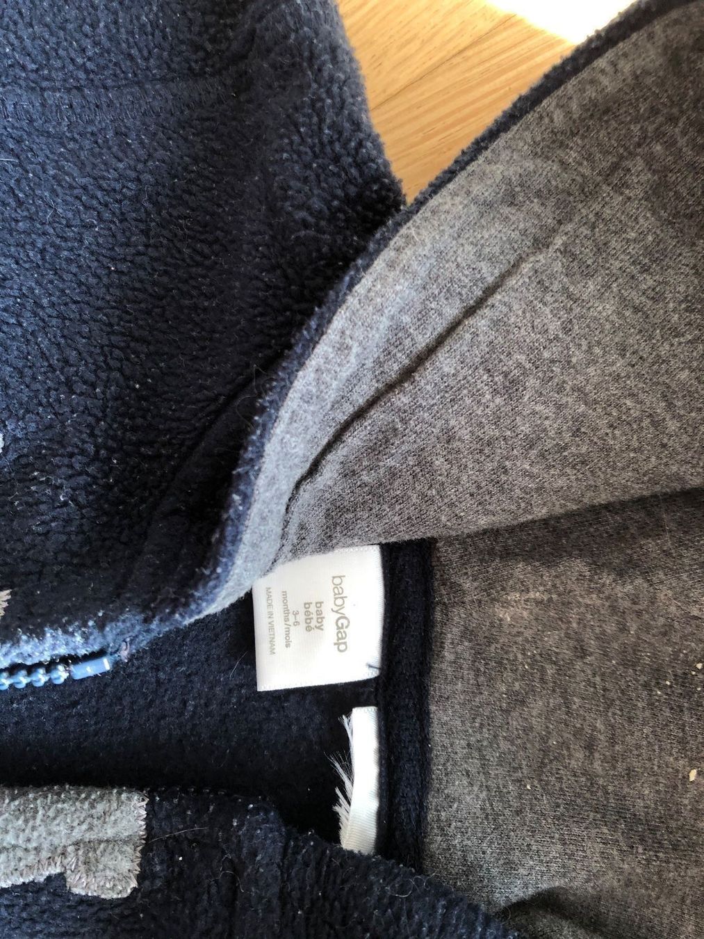 Maglioni & Felpe: Flauschige Jacke GAP Grösse 62 – Usato da Lupsingen venduto da sta_wgg5 1