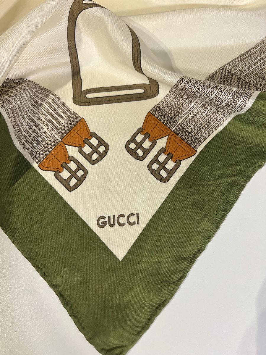 Gucci Foulards, Tücher & Schals: Foulard Gucci, vintage – Gebraucht aus St-Pierre-Clages von ste_xk6p 4
