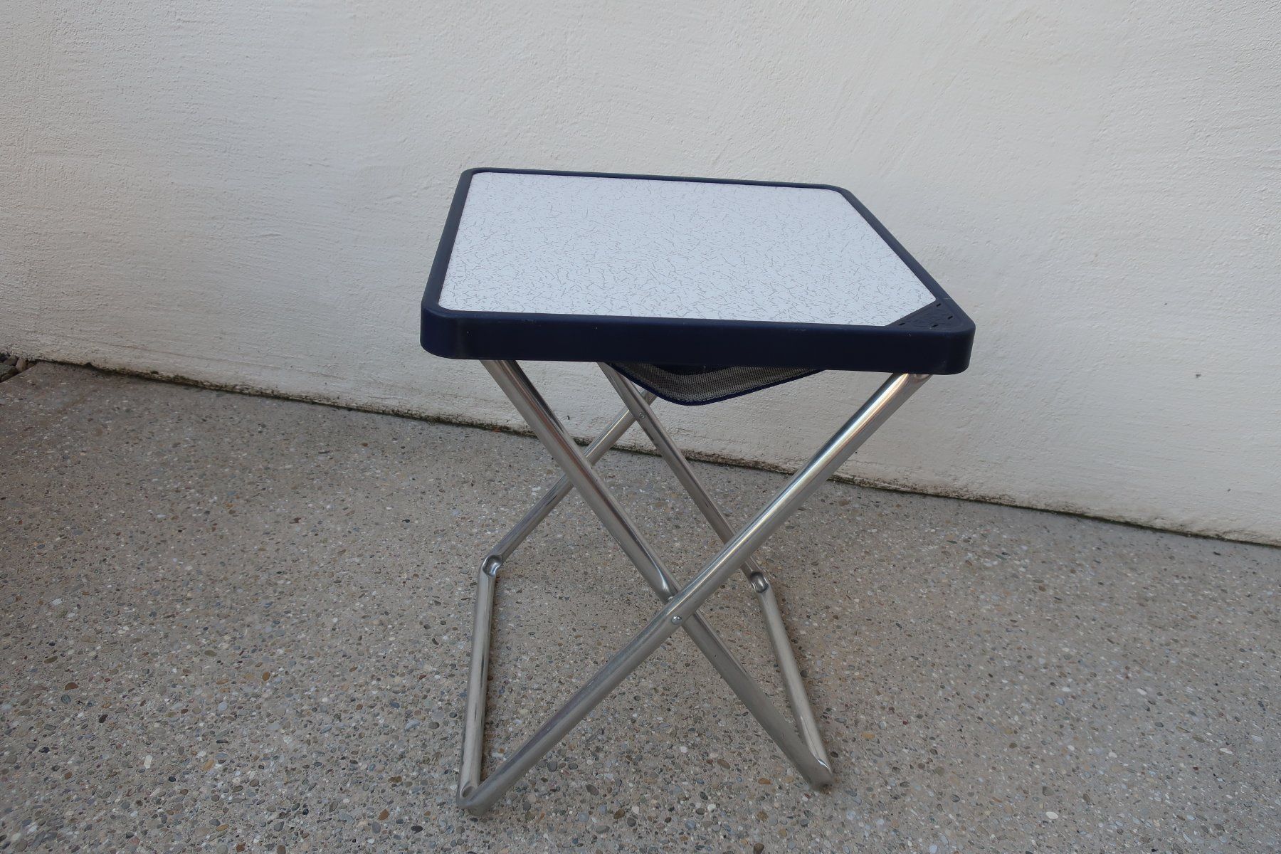 Tabourets: Hocker mit Tablar – D'occasion à Birsfelden par Hupi59 1