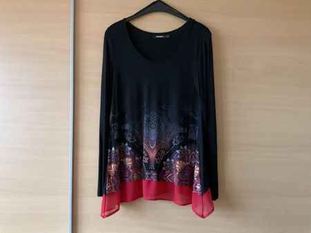 Très joli haut Desigual t.38
