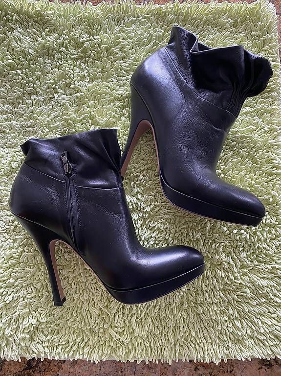 Scarpe da donna: PRADA Stiefelette Schwarz Leder Gr. 40,5 – Usato da Weggis venduto da goo_vn75