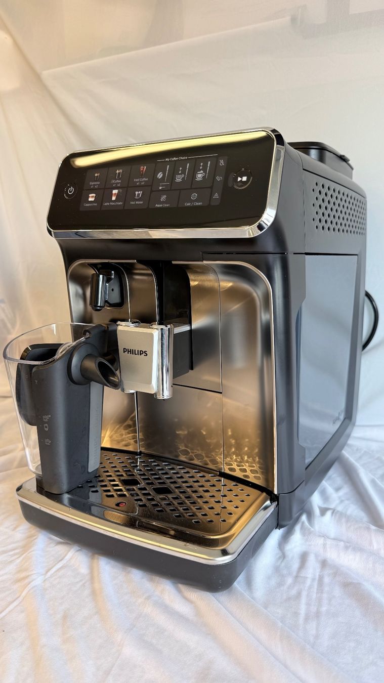 Philips Macchine per caffè & Macchine per espresso: Philips EP 3347 Vollautomat – Usato da Basel venduto da stalders72 1