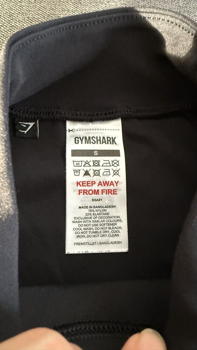 Gymshark Top: Modest Longline Gymshark Top – Usato da Zürich venduto da sel_9kd 4