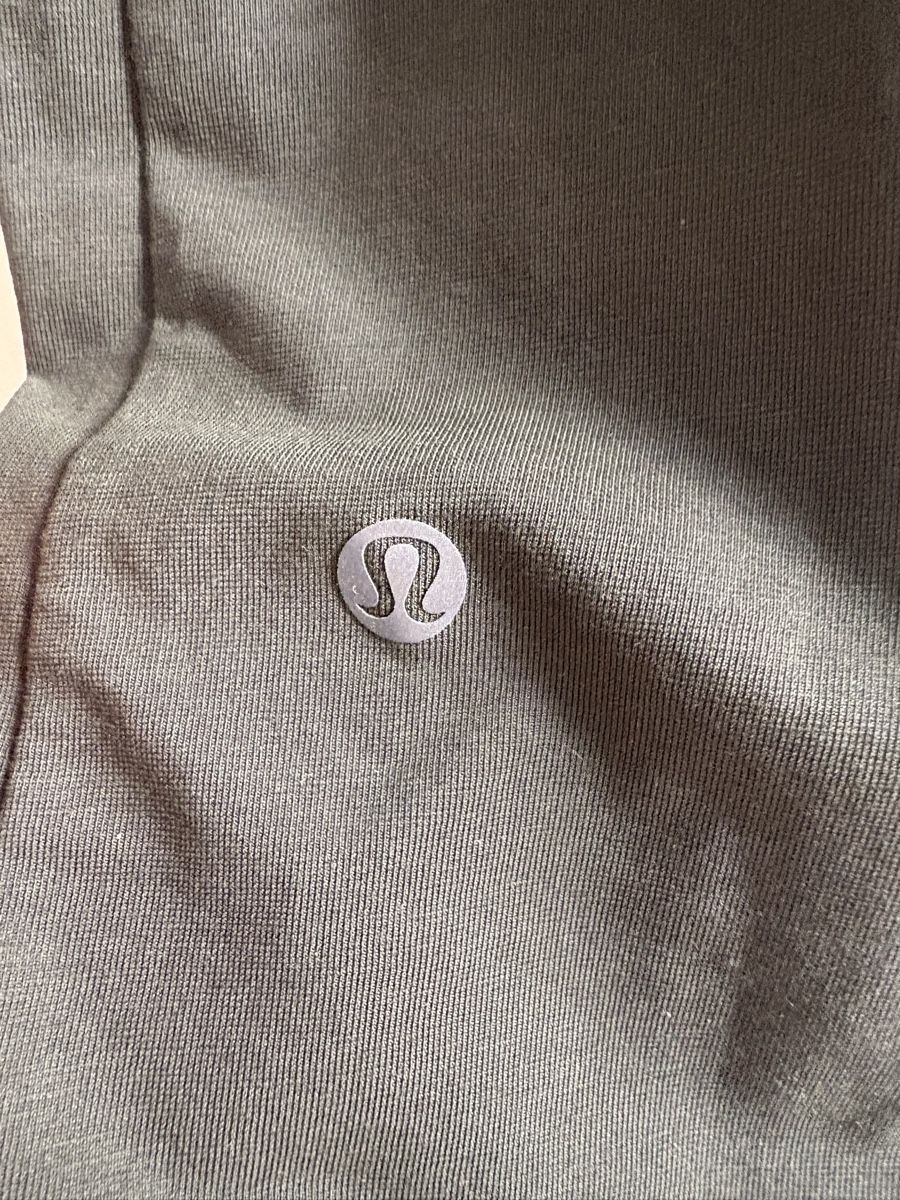 Lululemon T-shirt: Tanktop DunkelgrünLululemon – Usato da Basel venduto da froehlicherVagabund 3