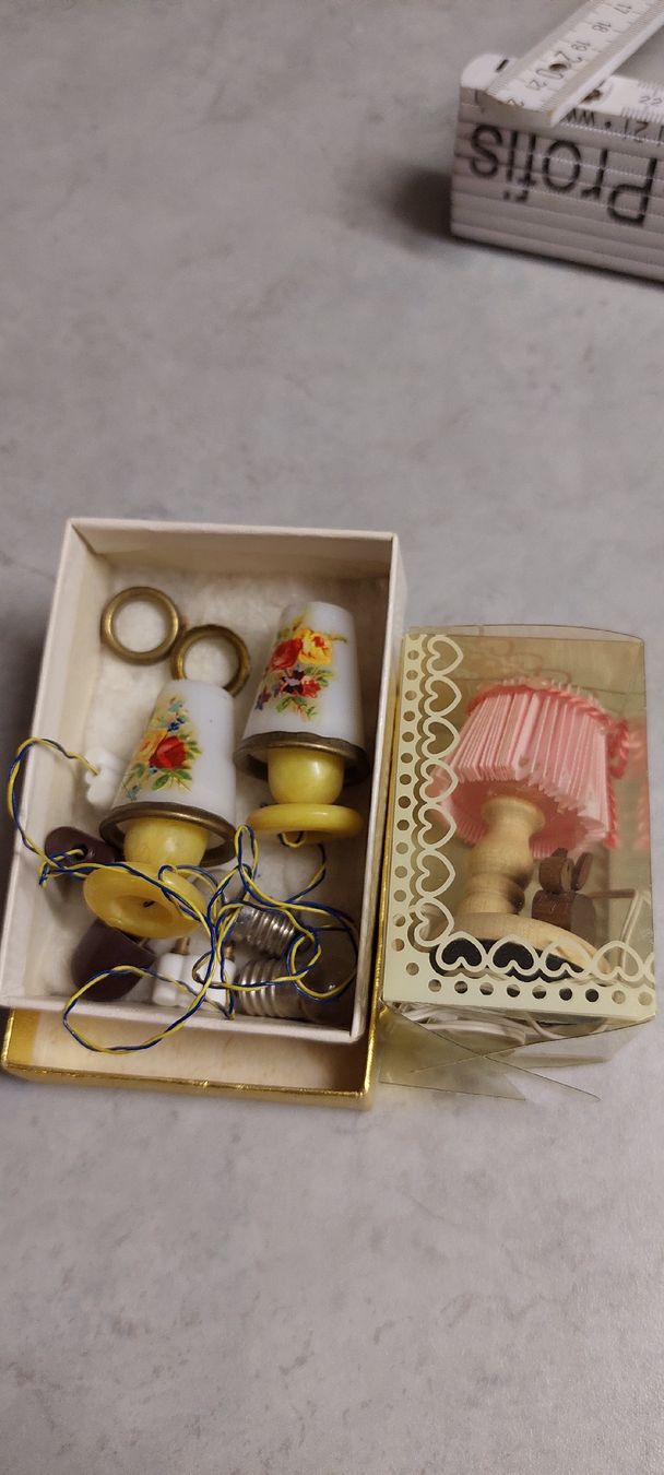 Case e mobili per bambole: Puppenstuben Lampen  antik  – Usato da Muri AG venduto da nindo1