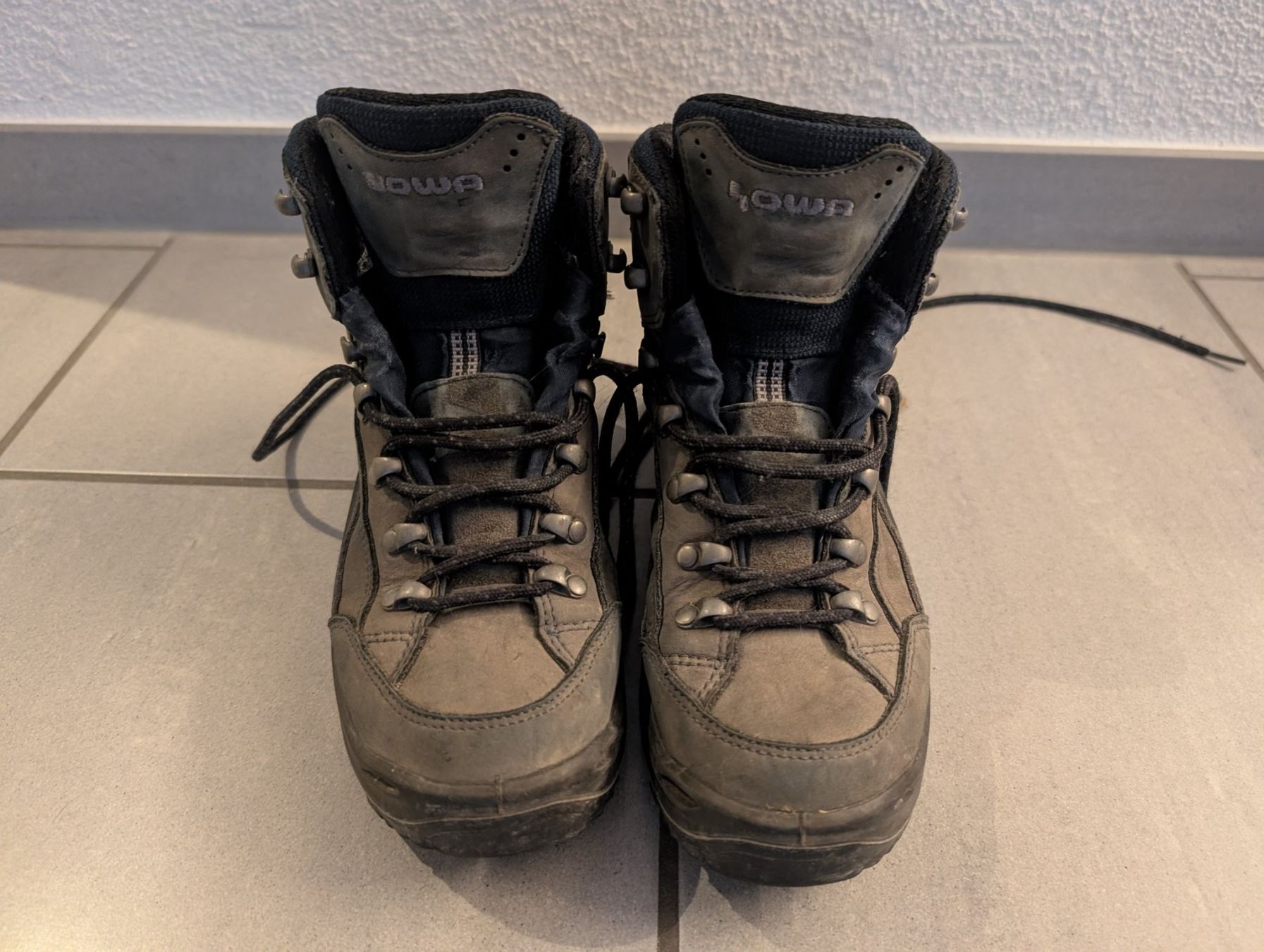 Lowa Scarpe per ragazzi: *** Wanderschuhe "LOWA" in Kindergrösse *** – Usato da Wollerau venduto da R3D3X3 2